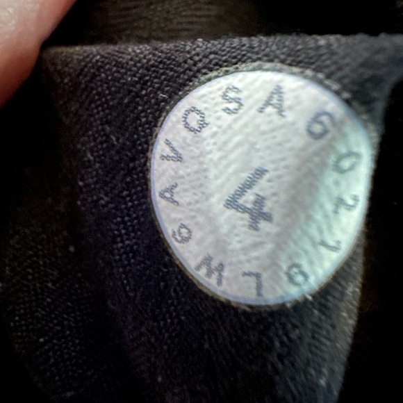 Lululemon Dance Studio Crop 25” Pants — Black | Size 4| Excellent Condition - Picture 8 of 8